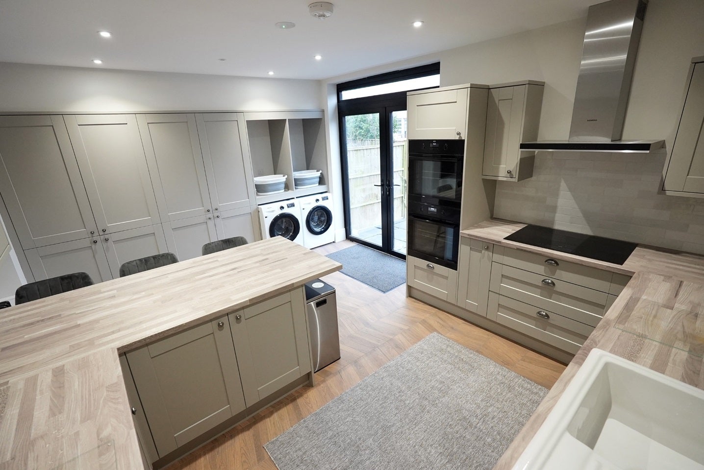 Room Lynwood Road in Reigate and Banstead