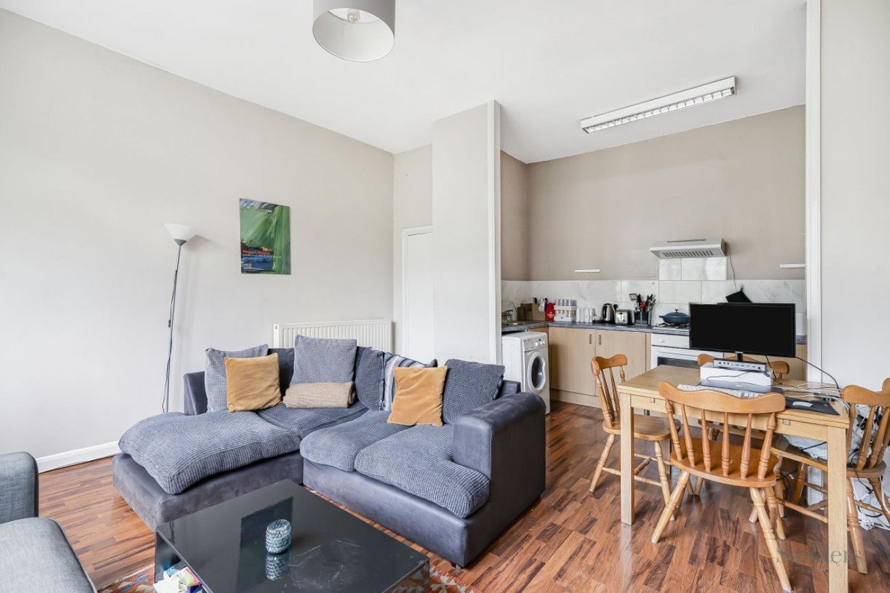 Flat Sandringham Road in Greater London
