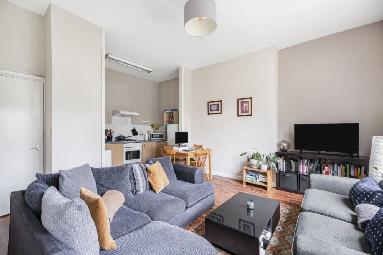 Flat Sandringham Road in Greater London