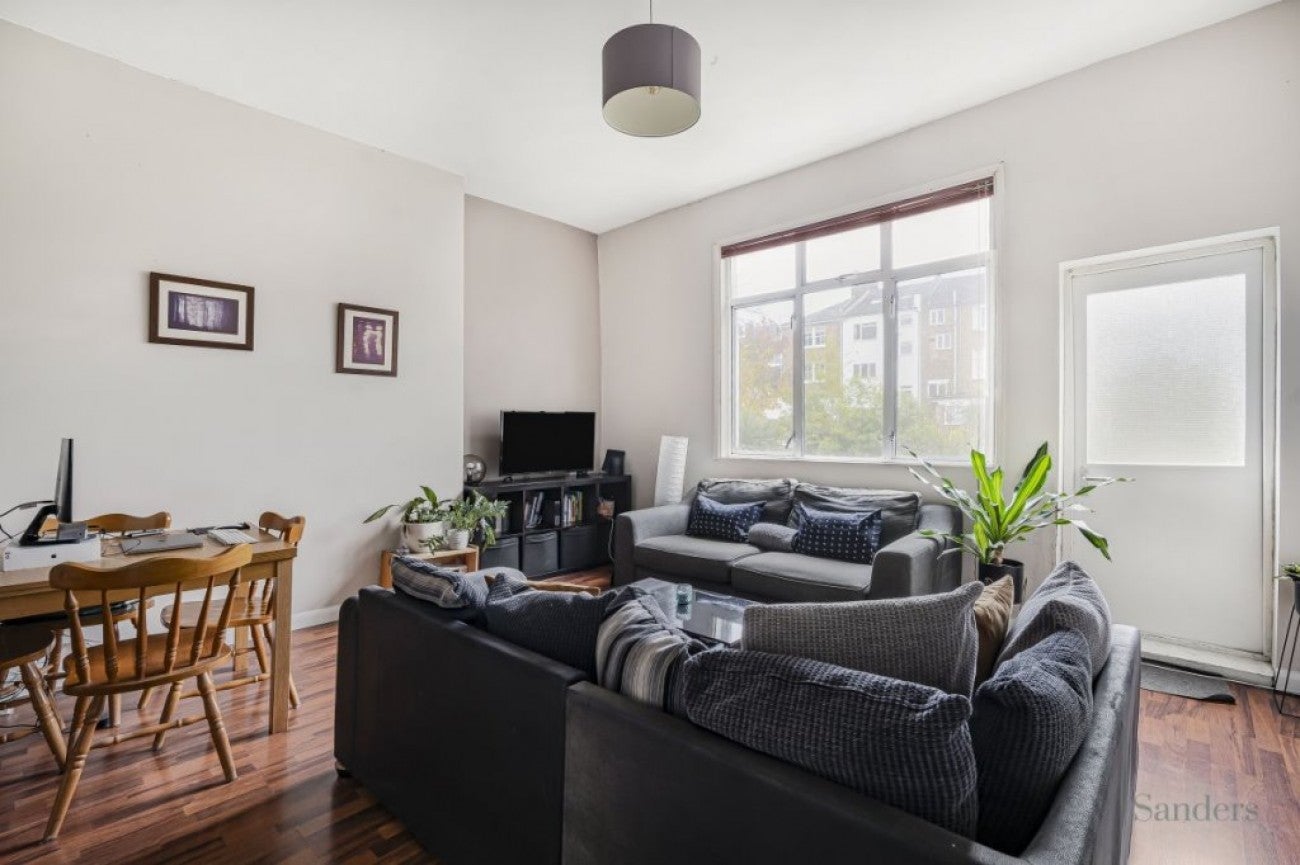 Flat Sandringham Road in Greater London