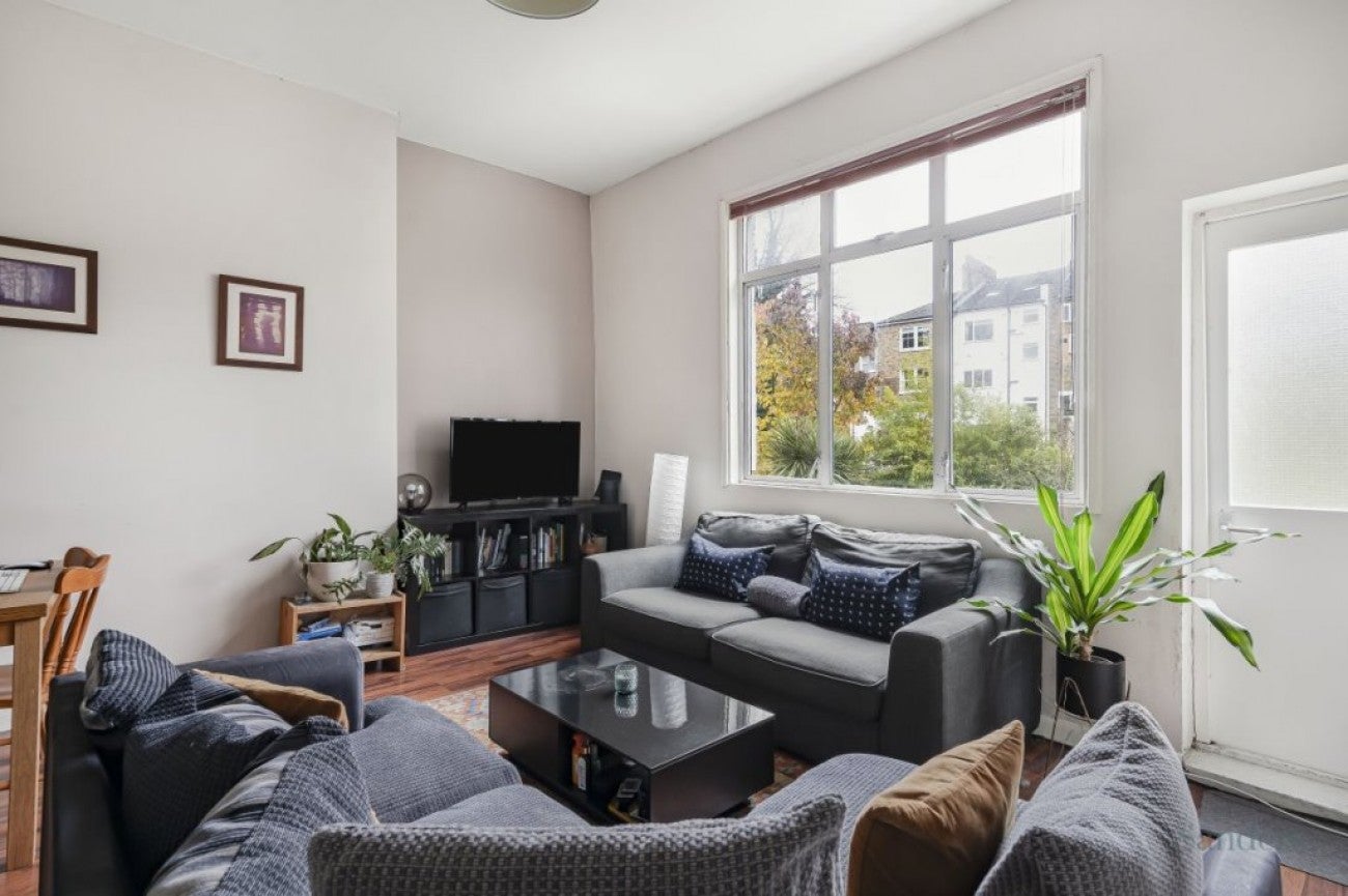 Flat Sandringham Road in Greater London