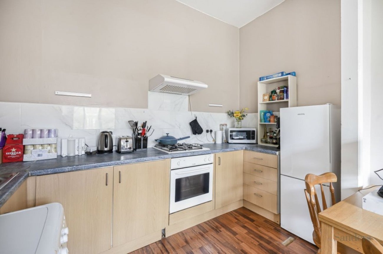 Flat Sandringham Road in Greater London