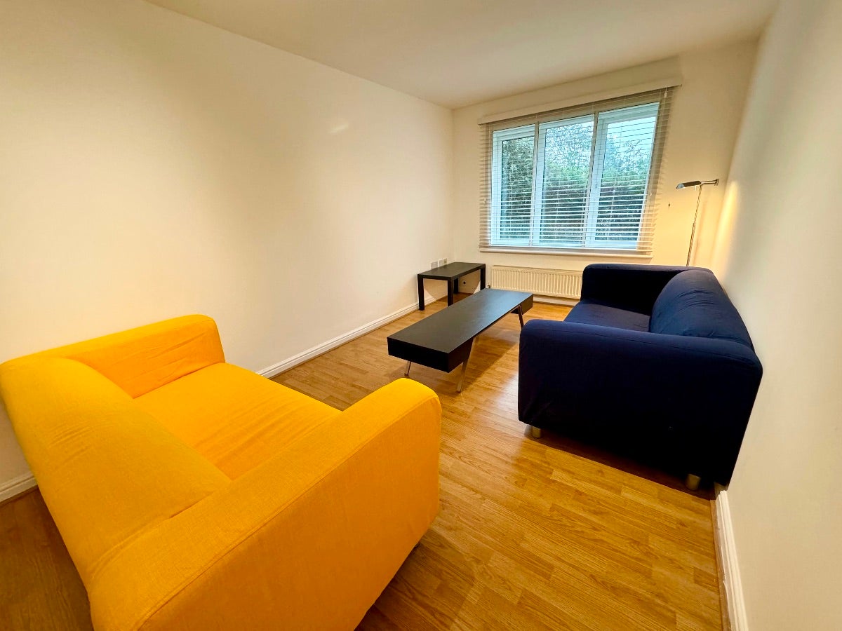 Flat Eccles New Road in Salford