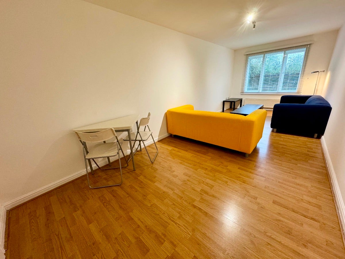Flat Eccles New Road in Salford