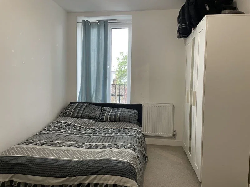 Room St Albans Road in Watford