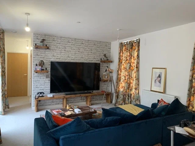 Room St Albans Road in Watford