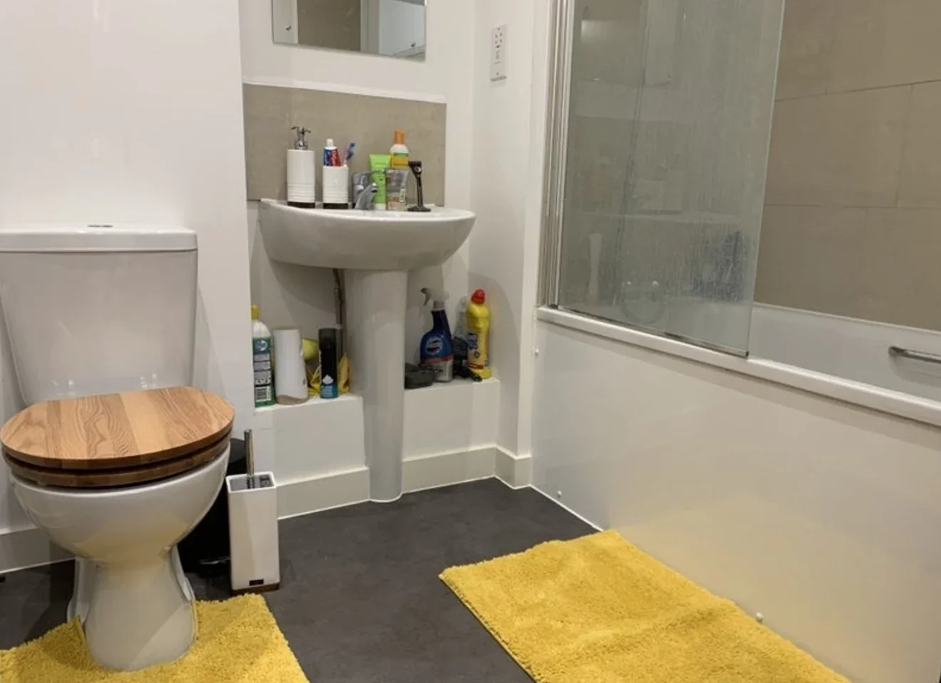 Room St Albans Road in Watford