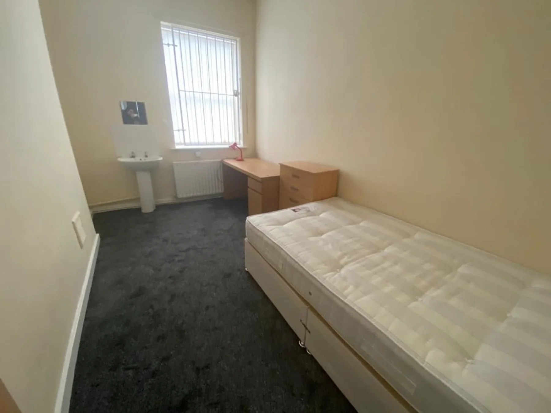 Flat Blenheim Square in Leeds