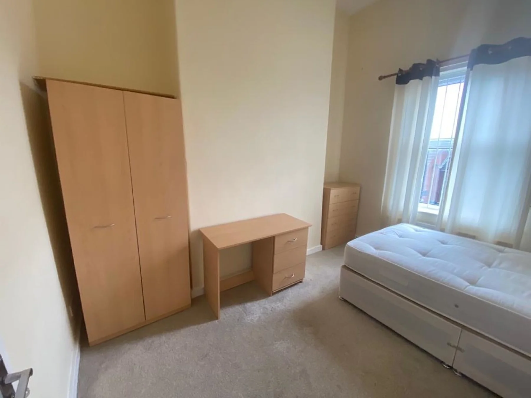 Flat Blenheim Square in Leeds