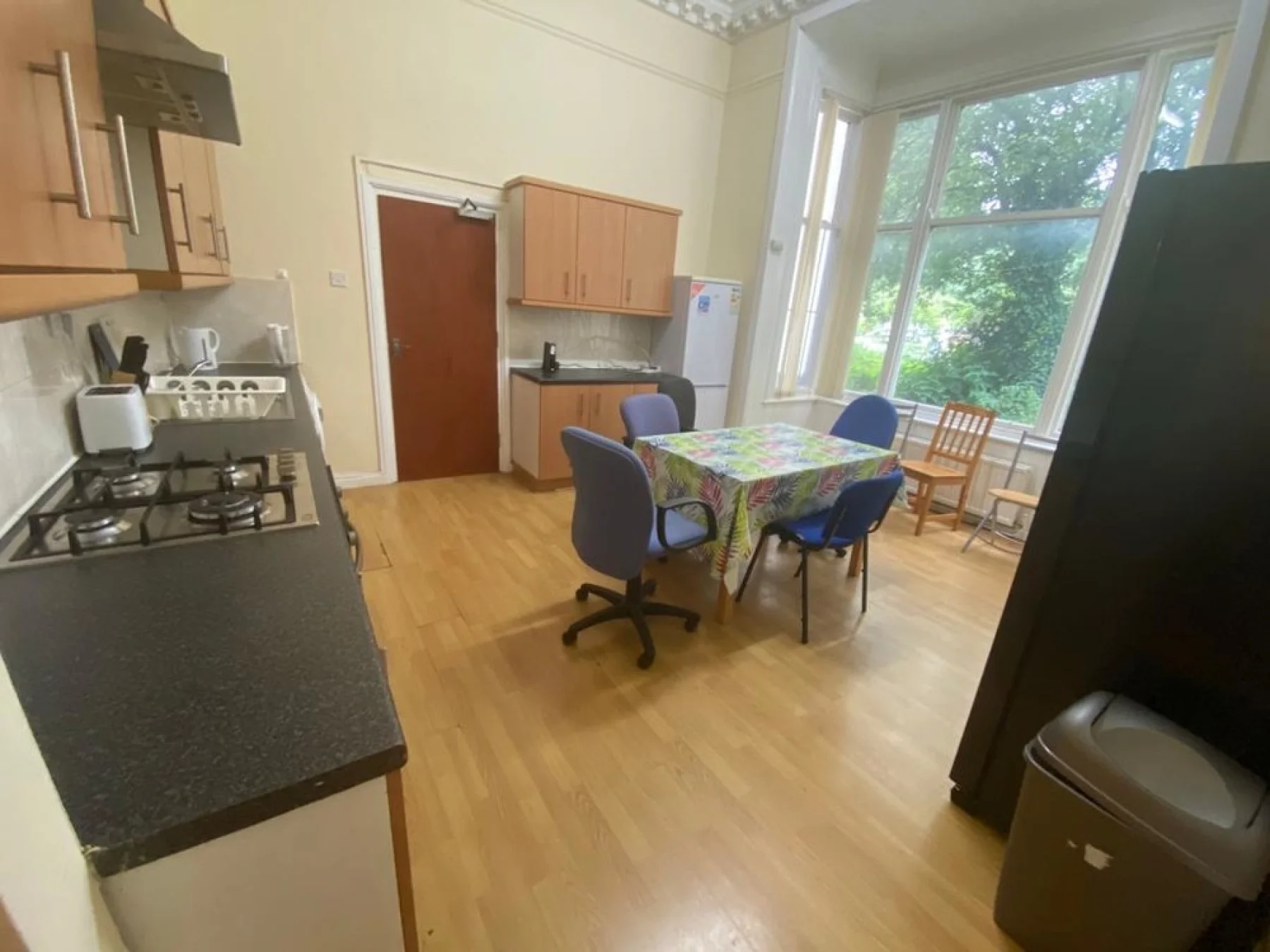 Flat Blenheim Square in Leeds