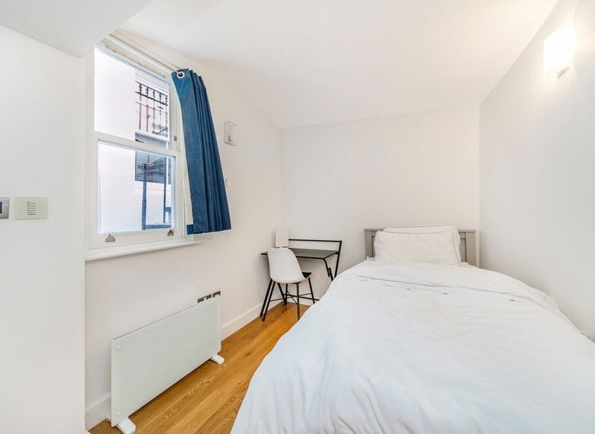 Flat Nevern Place in Greater London