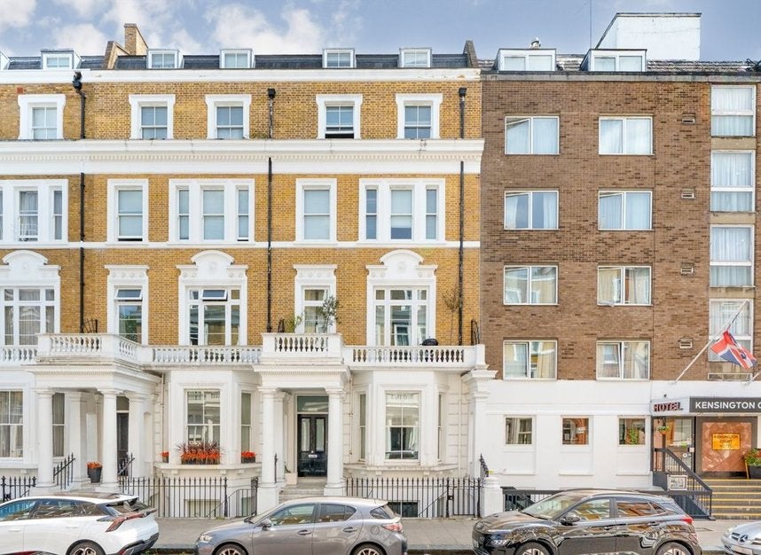 Flat Nevern Place in Greater London