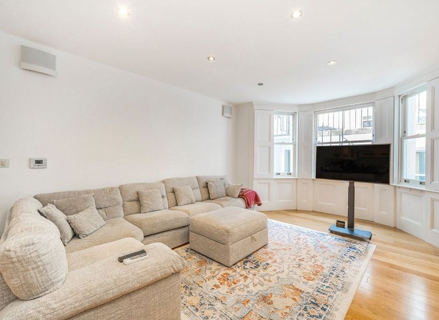 Flat Nevern Place in Greater London