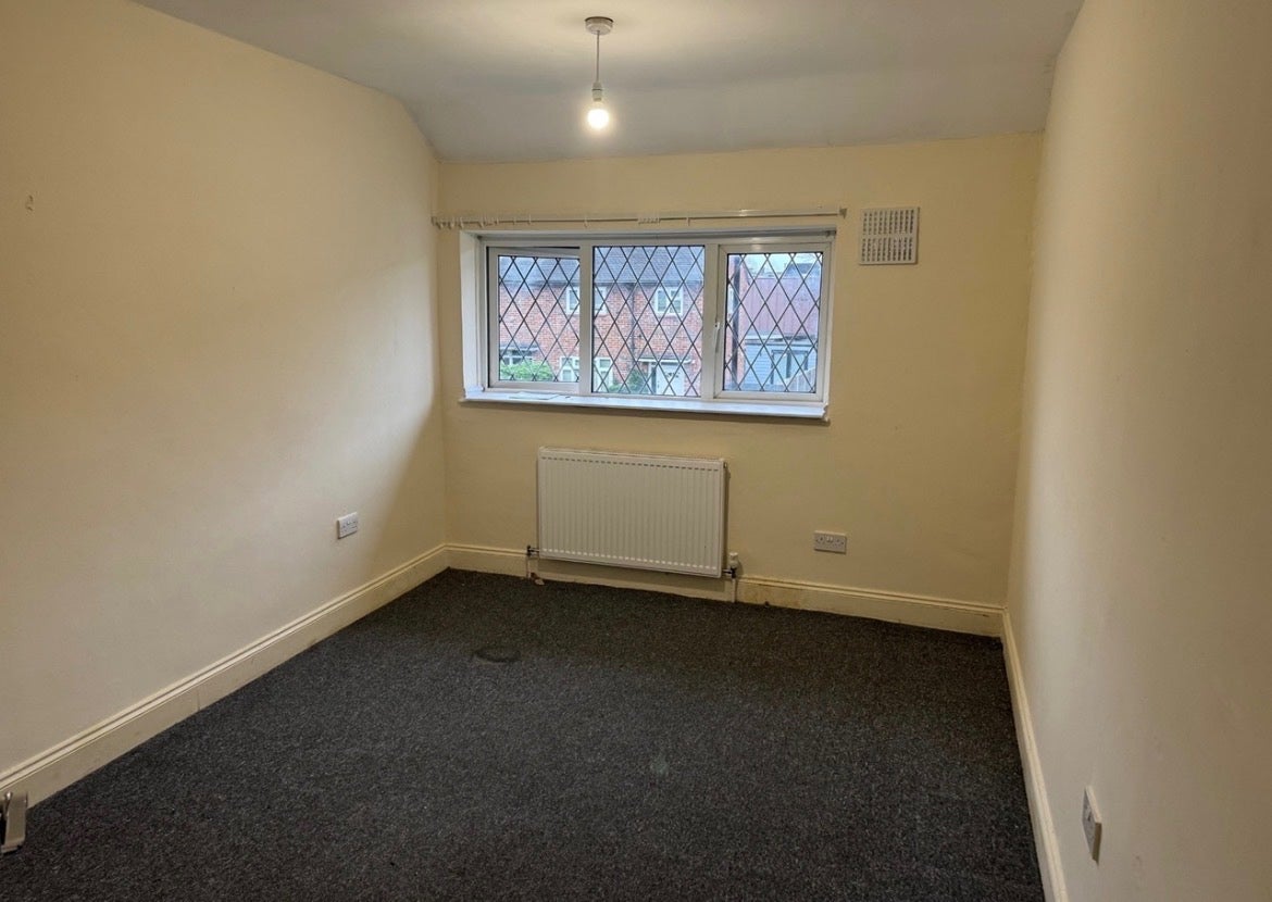 Room Anstridge Road in Greater London