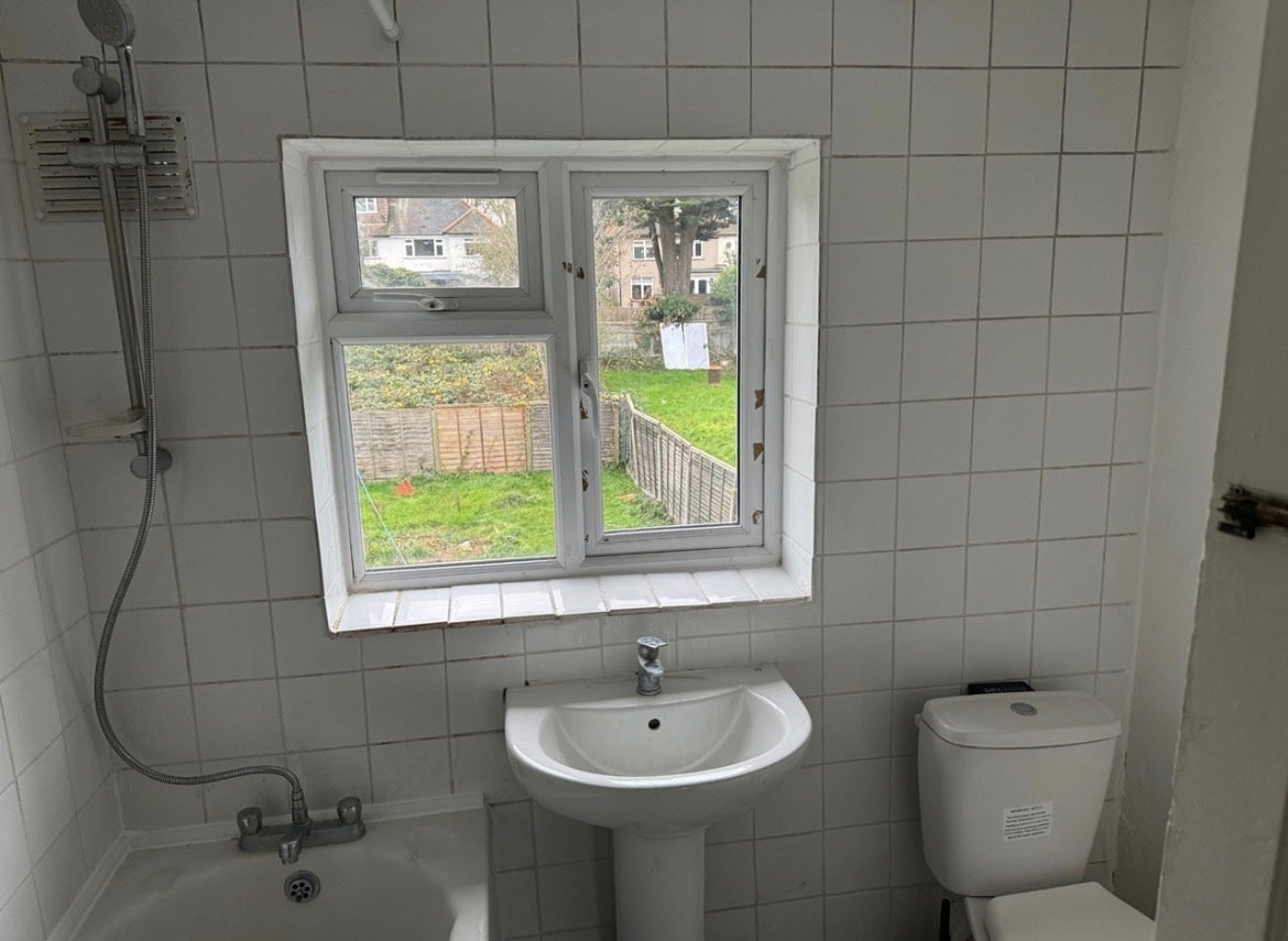 Room Anstridge Road in Greater London