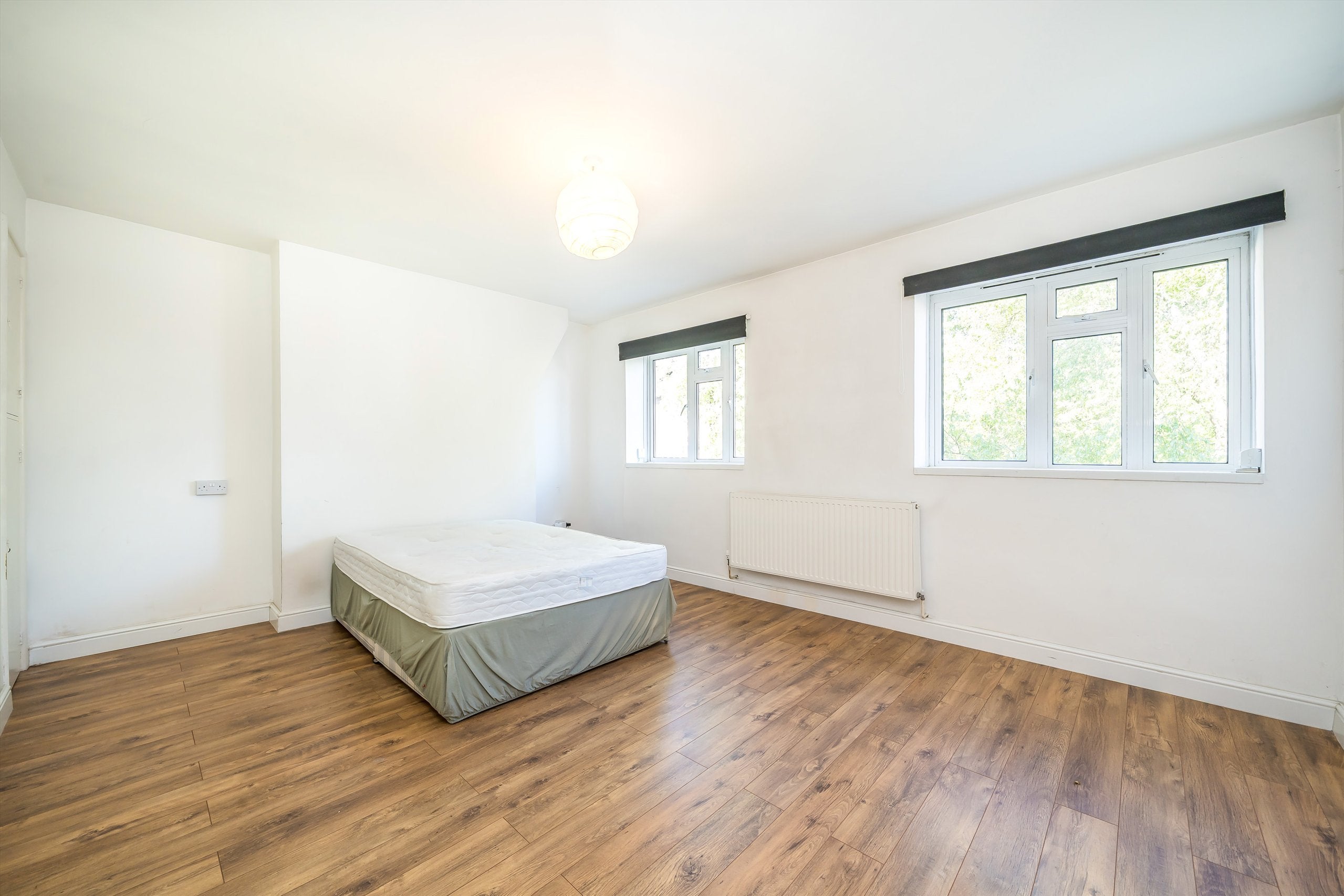 Flat Rodenhurst Road in London