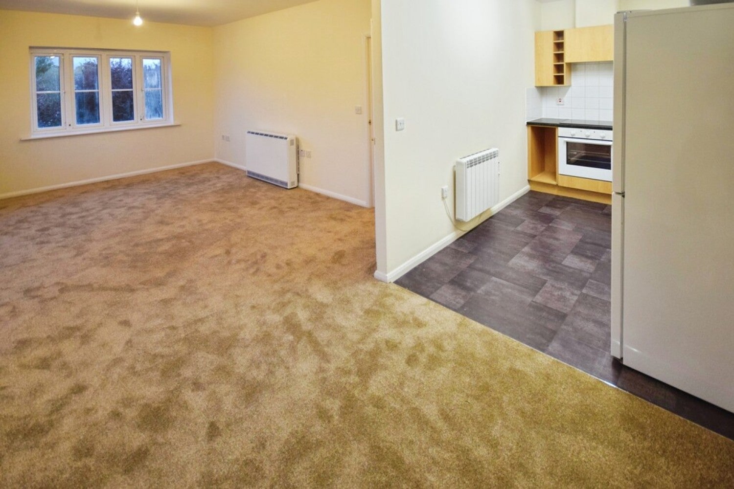 Flat Rowley Avenue in Stafford