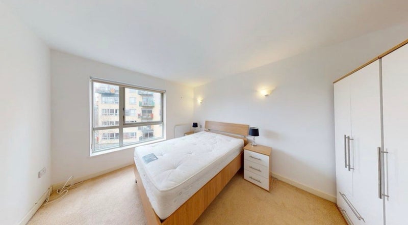 Room West Parkside in Greater London