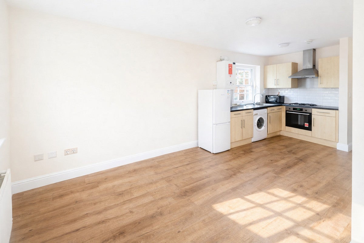 Flat Surrey Street in Greater London