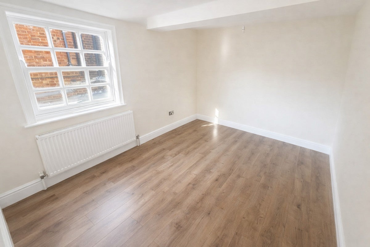 Flat Surrey Street in Greater London