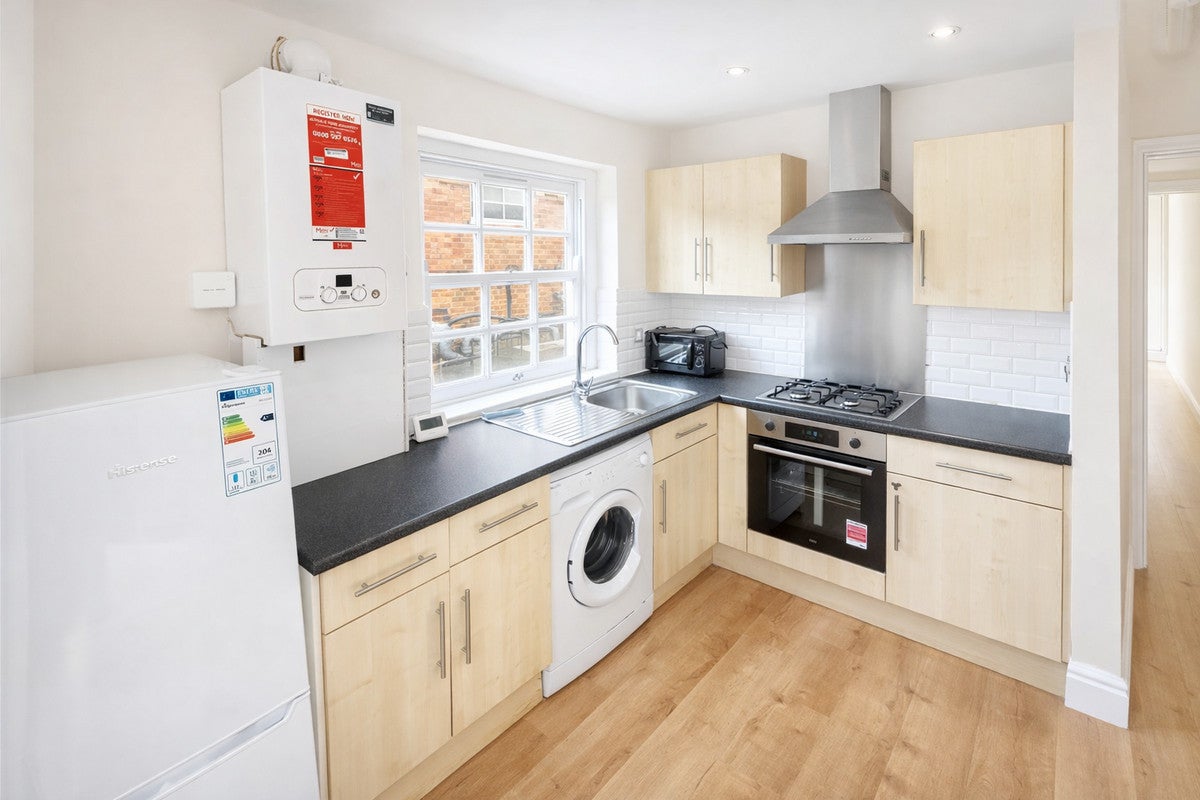 Flat Surrey Street in Greater London