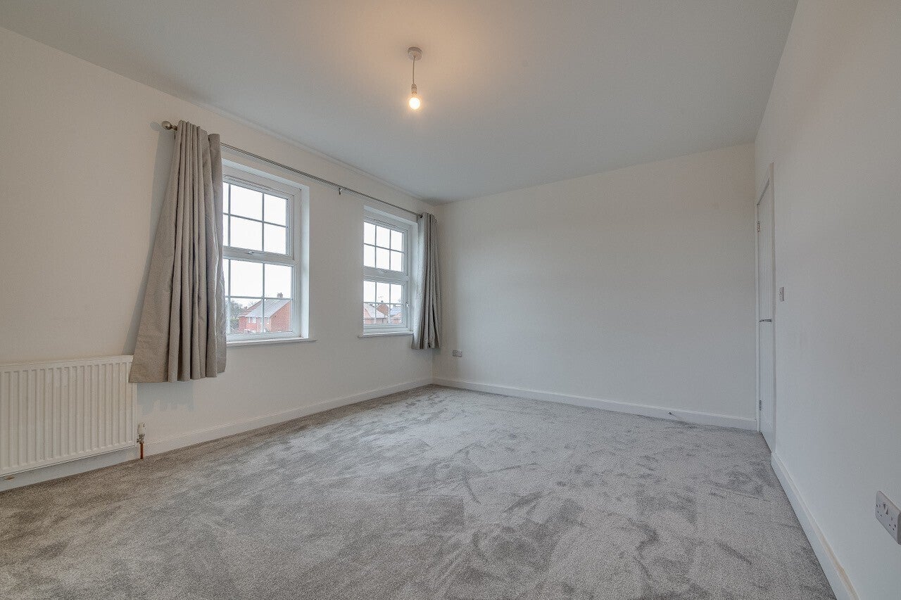 Flat Laughton Road in Dinnington