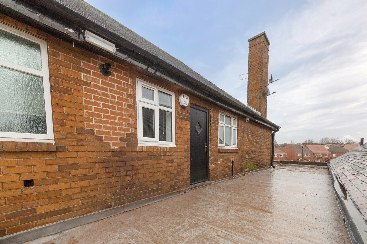 Flat Laughton Road in Dinnington