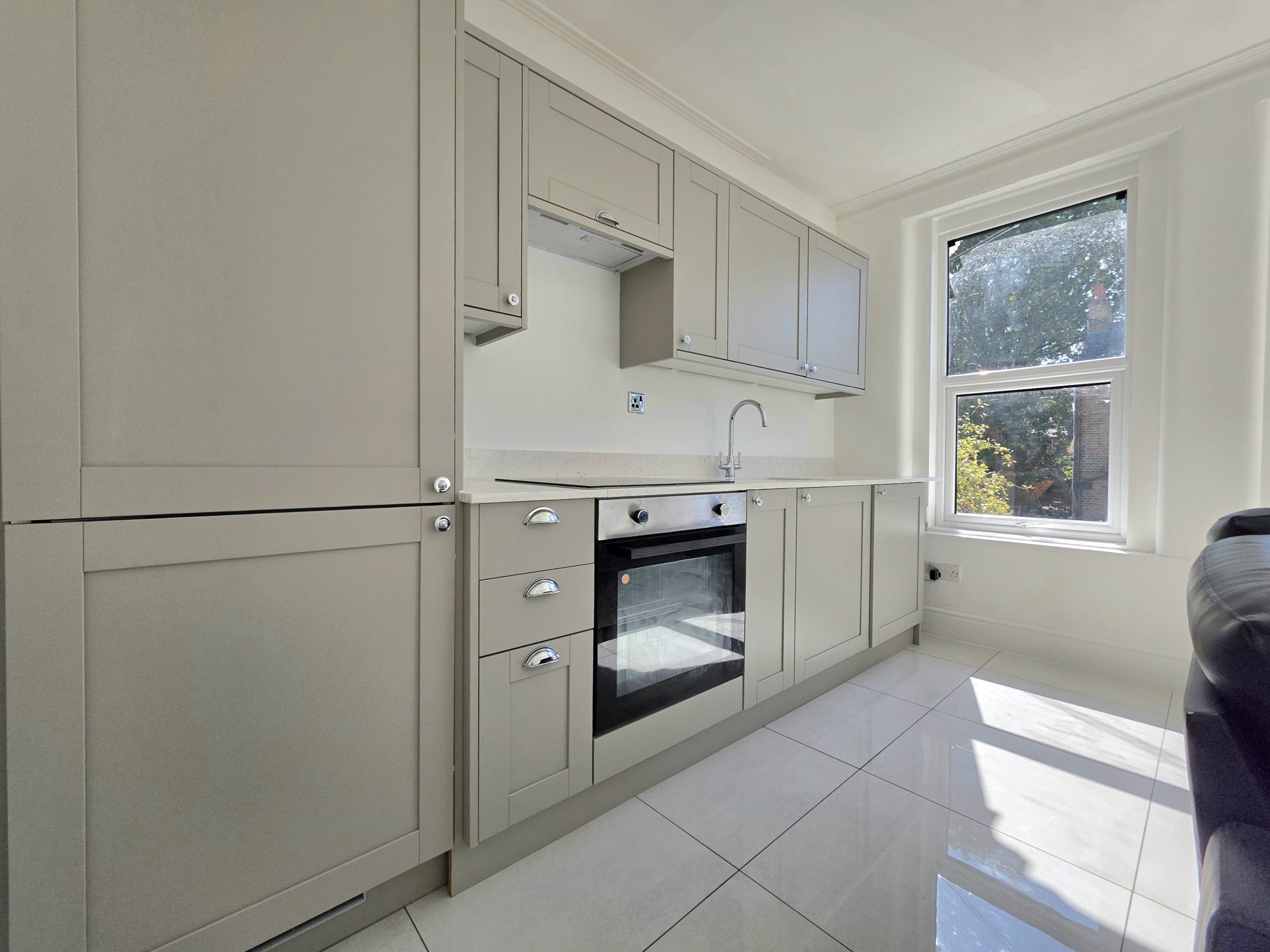 Flat Vaughan Road in Greater London