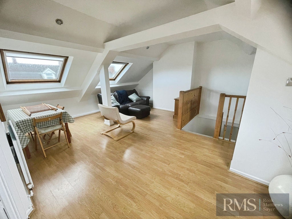 Flat Grosvenor Road in Newcastle upon Tyne