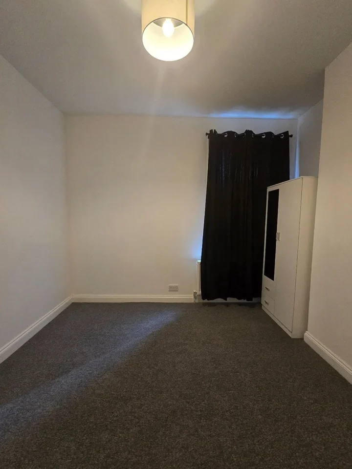 Room Leigh Road in Greater London