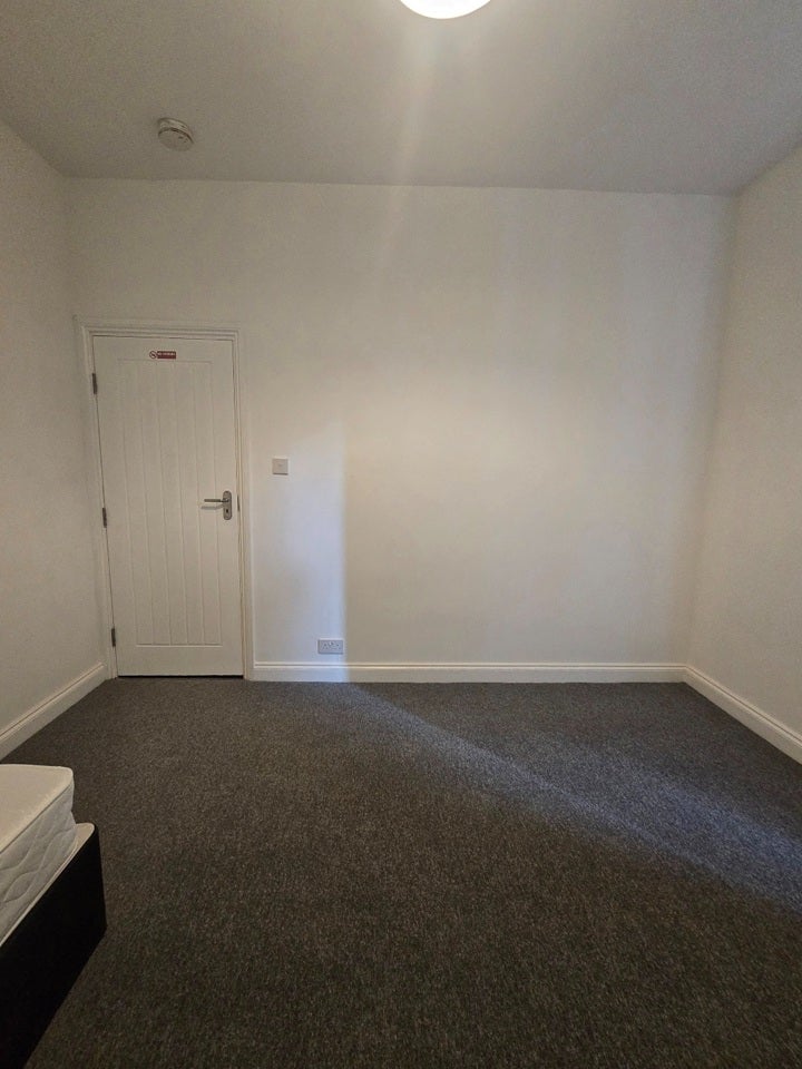 Room Leigh Road in Greater London