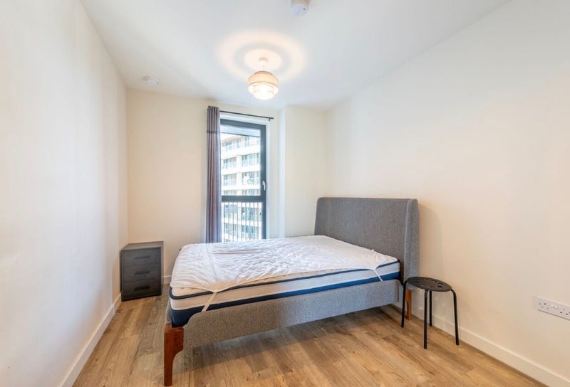 Room North End Road in Greater London