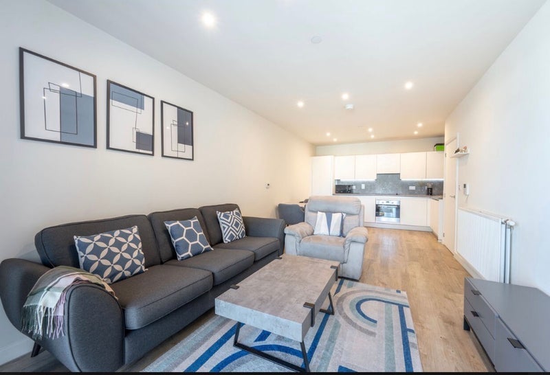 Room North End Road in Greater London