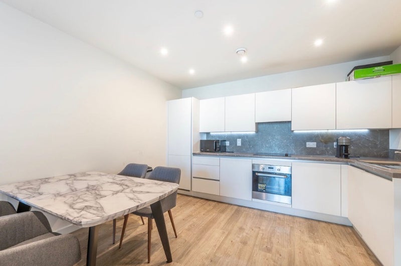 Room North End Road in Greater London