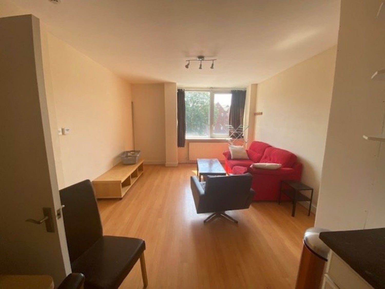 Flat Walnut Tree Close in Guildford