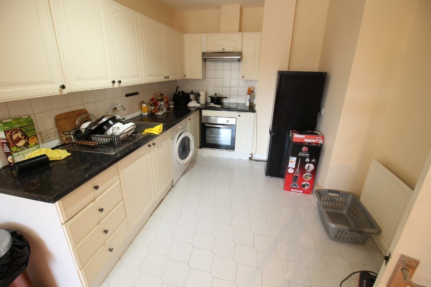 Flat Walnut Tree Close in Guildford
