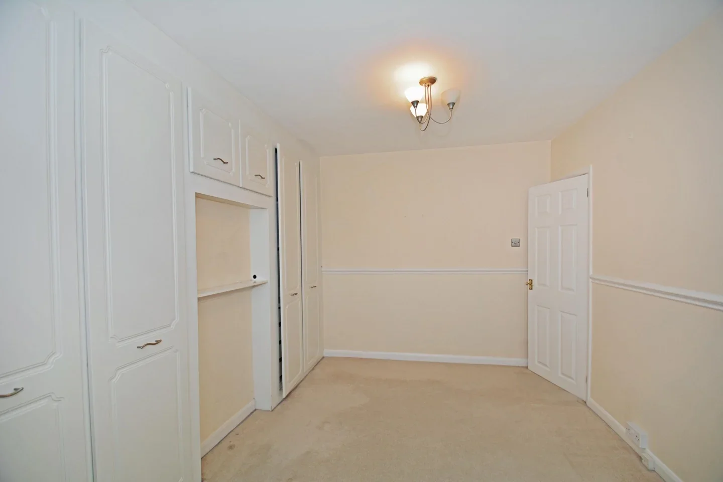 House Parkfield Crescent in Greater London