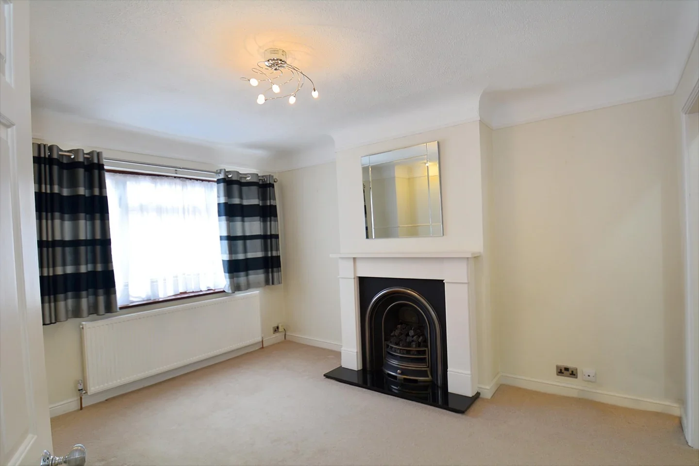 House Parkfield Crescent in Greater London