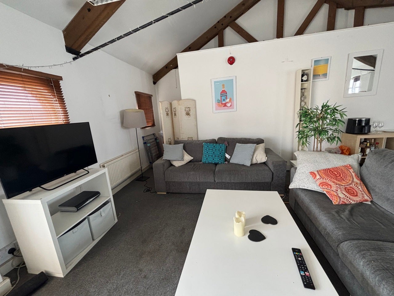 Room Garratt Lane in Greater London