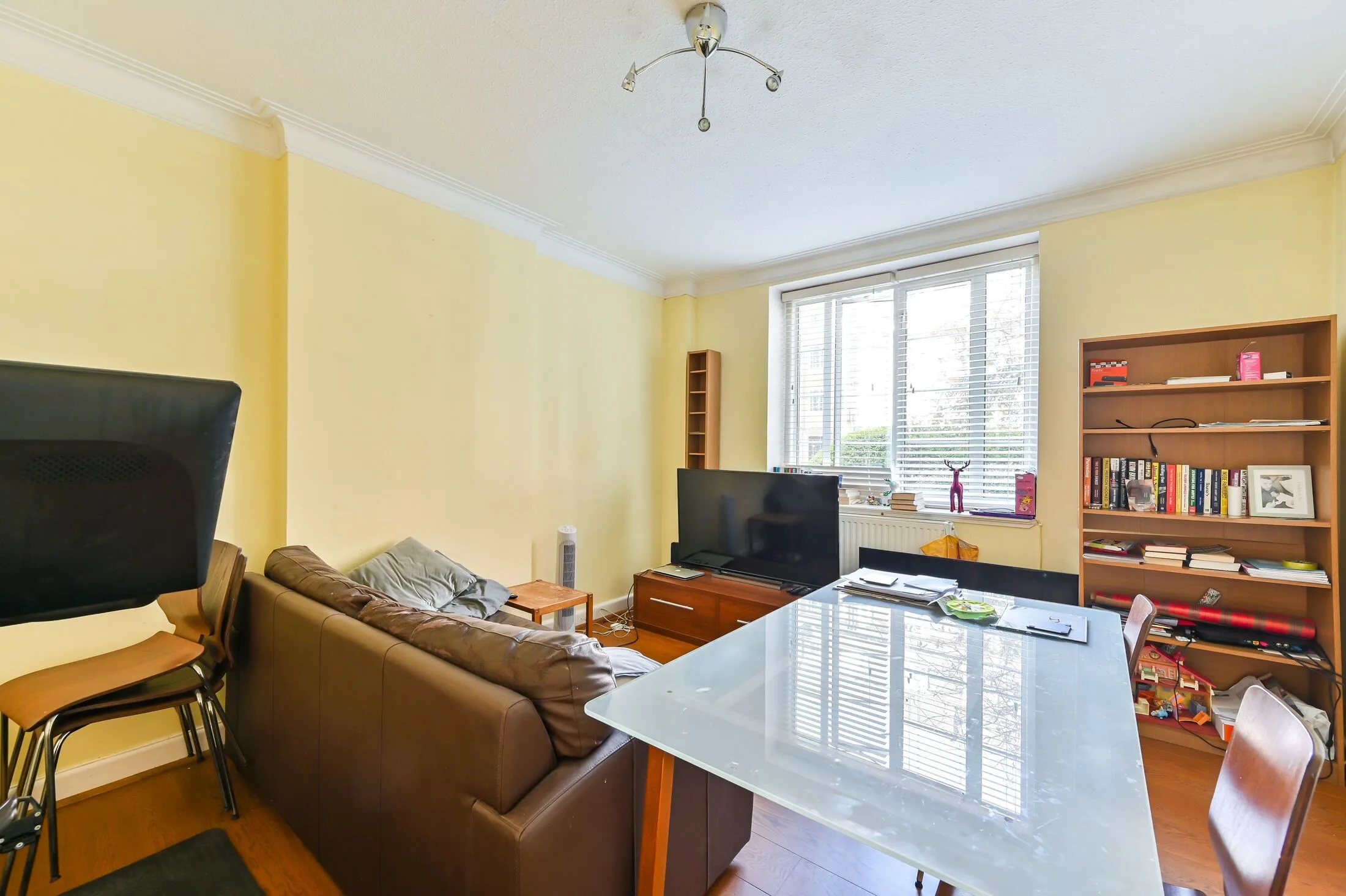 Flat Heathfield Terrace in Greater London
