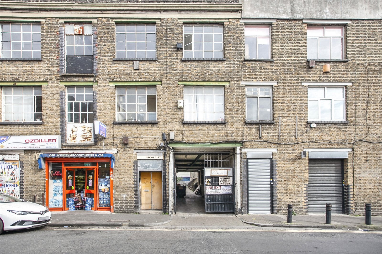 Flat Arcola Street in Greater London