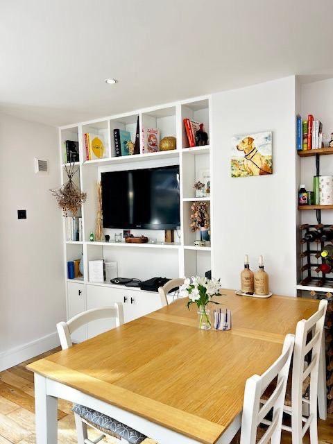 Room Walcorde Avenue in Greater London
