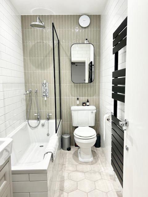 Room Walcorde Avenue in Greater London