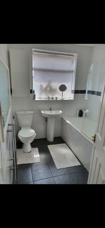 Room Banstead Gardens in Greater London