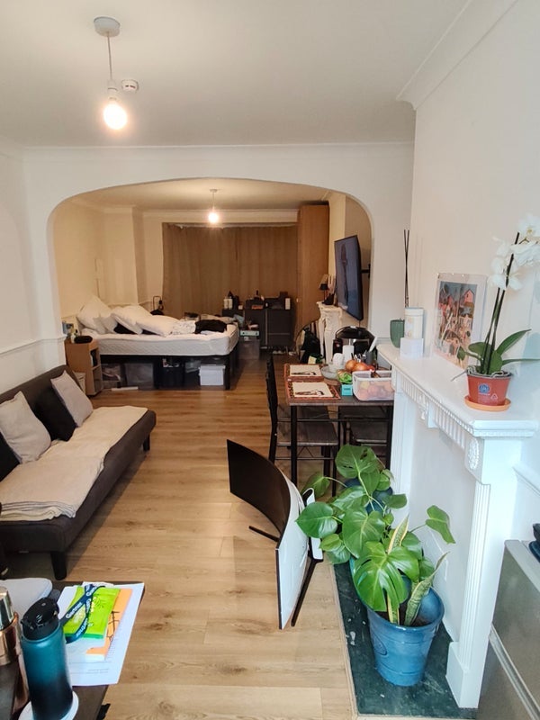Room Banstead Gardens in Greater London