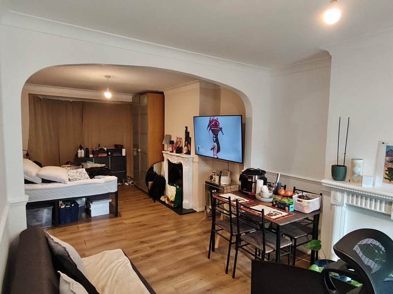 Room Banstead Gardens in Greater London