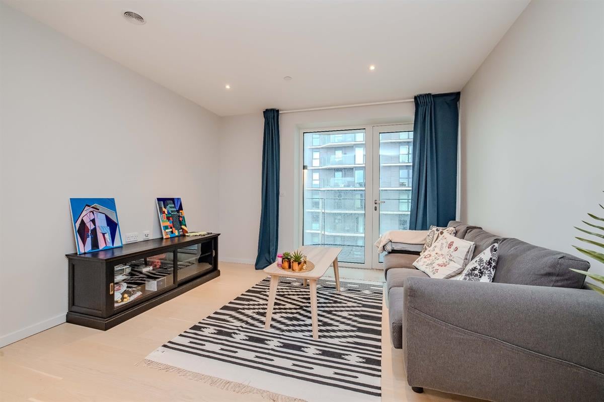Flat Westfield Avenue in Greater London