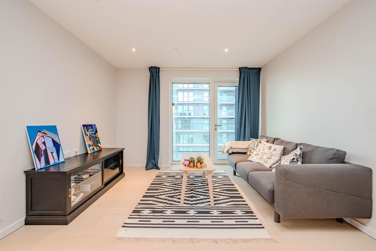 Flat Westfield Avenue in Greater London