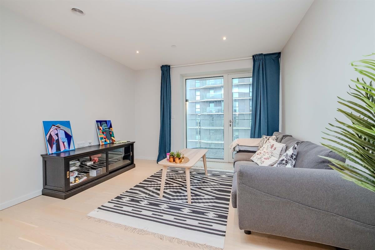 Flat Westfield Avenue in Greater London
