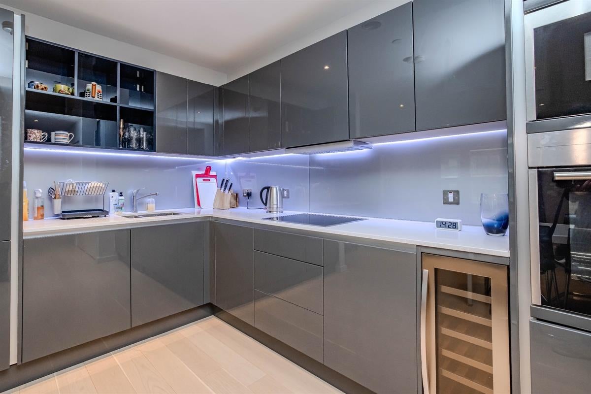 Flat Westfield Avenue in Greater London
